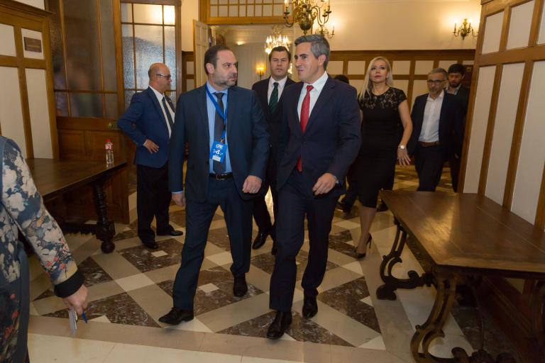 Imagen noticia: El ministro de Fomento con el Delegado del Gobierno - Ministerio de Fomento.